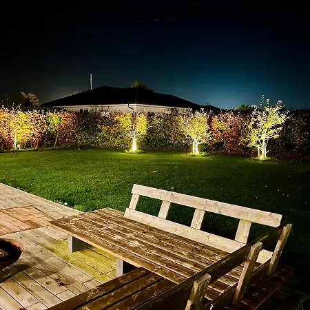 Spacious Family Retreat With Garden & Patio Villa