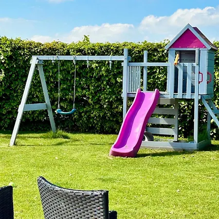 Villa Spacious City Family Retreat With Garden & Patio *