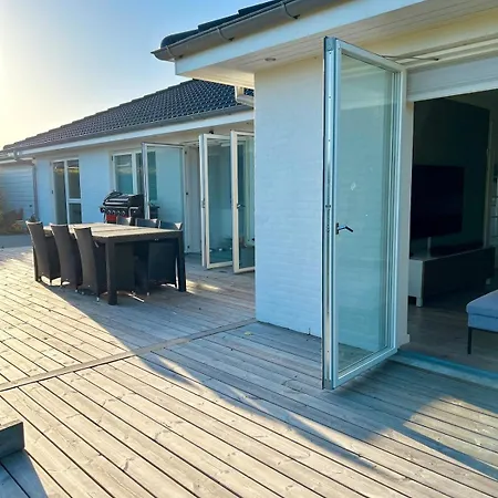 Spacious Family Retreat With Garden & Patio Odense