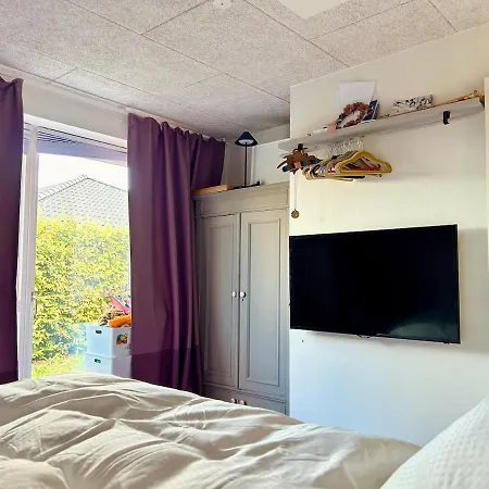 Villa Spacious Family Retreat With Garden & Patio