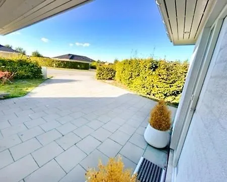 Spacious Family Retreat With Garden & Patio Villa