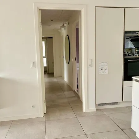 Villa Spacious City Family Retreat With Garden & Patio