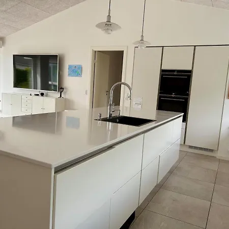 Villa Spacious City Family Retreat With Garden & Patio *
