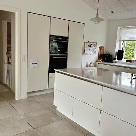 Spacious City Family Retreat With Garden & Patio Odense