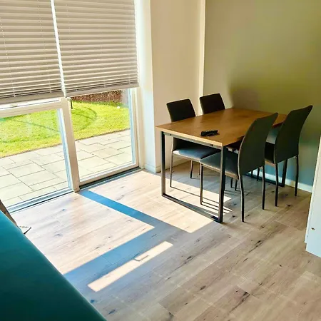Spacious City Family Retreat With Garden & Patio Villa *